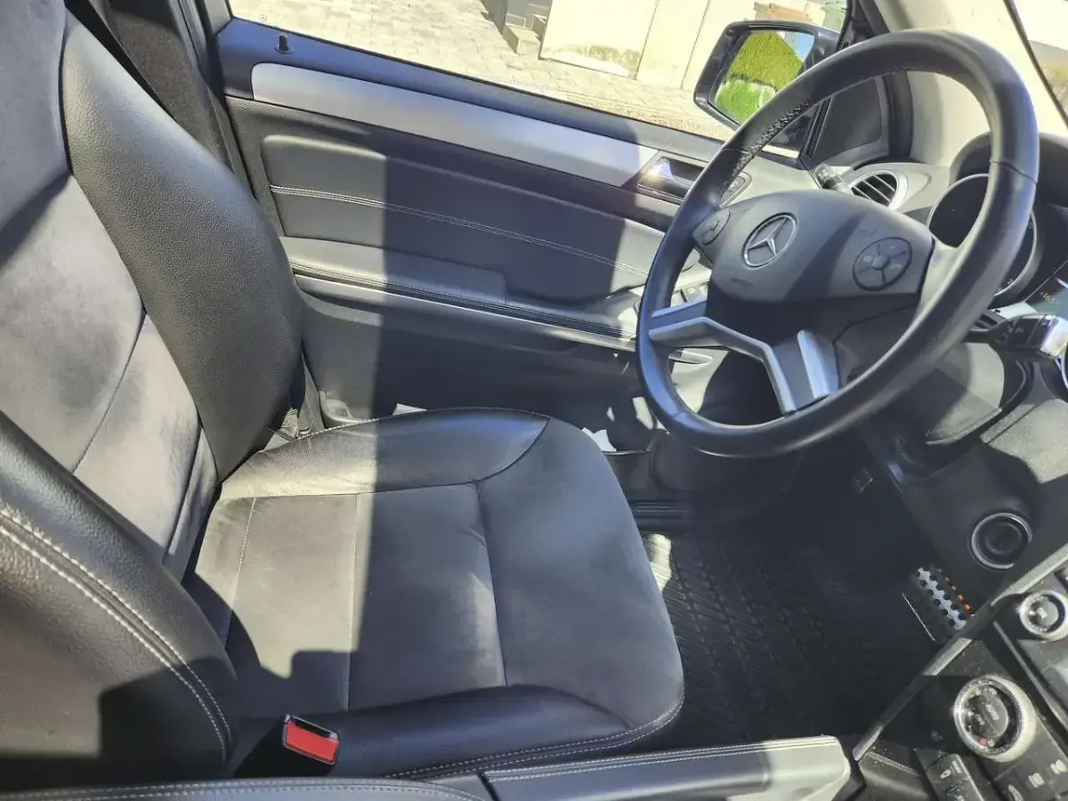 Second-hand Mercedes ML300 204 CP (150 kW) 2010 Negru SUV