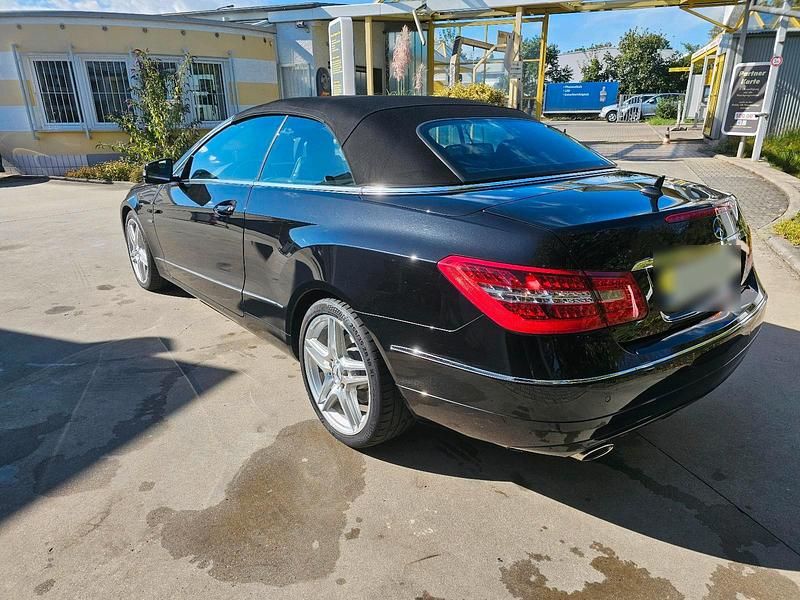 Gebraucht Mercedes E250 204 PS (150 kW) 2012 Schwarz Cabrio