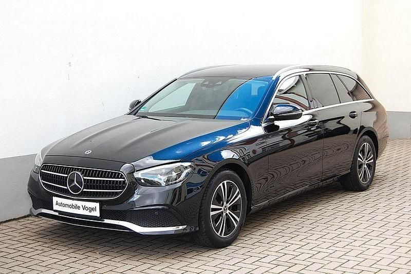 Schwarz Gebraucht 2021 Mercedes E200 Avantgarde Limousine | 29.900 € (Guter Preis) - Bild 1/4
