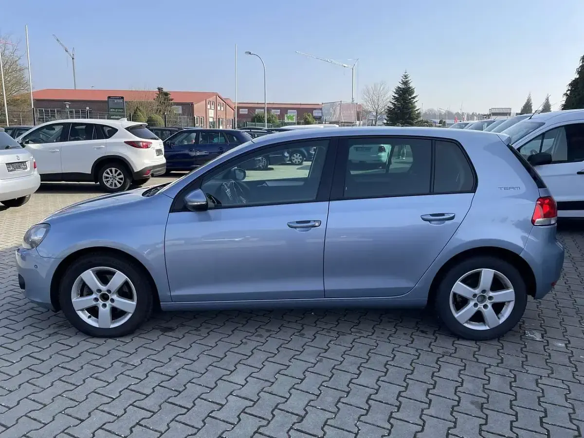 Gebraucht VW Golf VI Team 122 PS (89 kW) 2011 Blau Kleinwagen