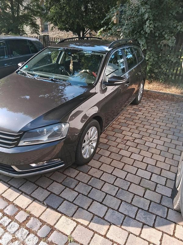 Braun Gebraucht 2013 VW Passat Kombi | 4.500 € (Superpreis) - Bild 1/4