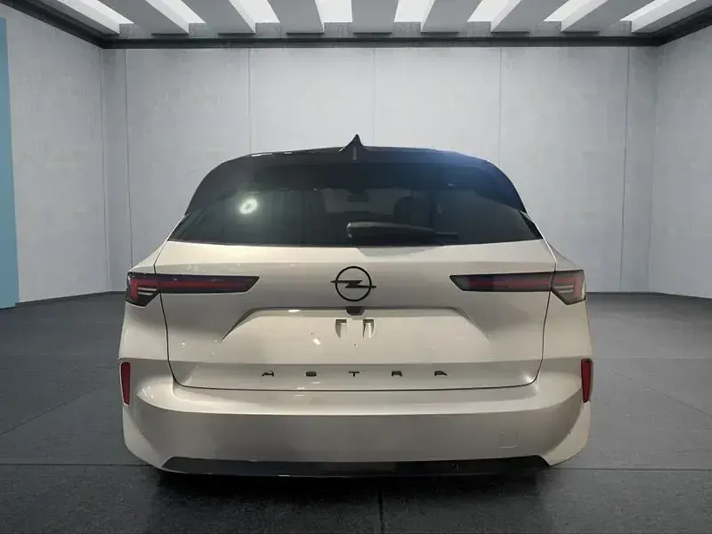 Neu Opel Astra 131 PS (96 kW) 2025 Silber Kleinwagen