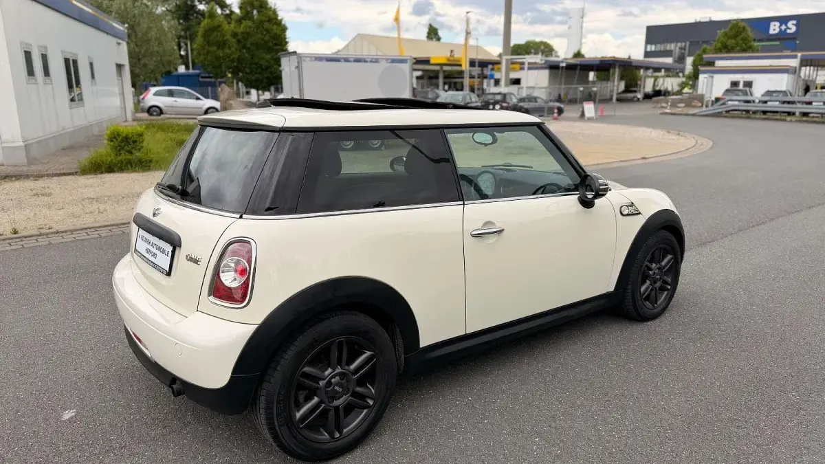 Gebraucht Mini ONE Pepper 98 PS (72 kW) 2011 Weiß Kleinwagen