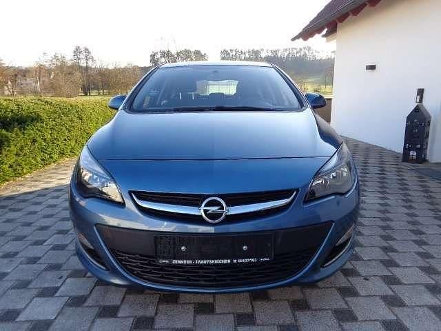 Gebraucht Opel Astra Selection 116 PS (85 kW) 2013 Azur blau (m2) Kleinwagen