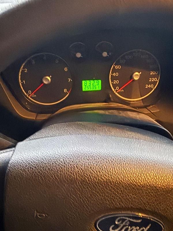 Usata Ford Focus Ambiente 75 CV (55 kW) 2005 Argento Berlina