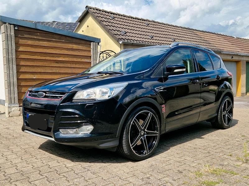 Schwarz Gebraucht 2015 Ford Kuga S SUV | 12.999 € (Teuer) - Bild 1/4