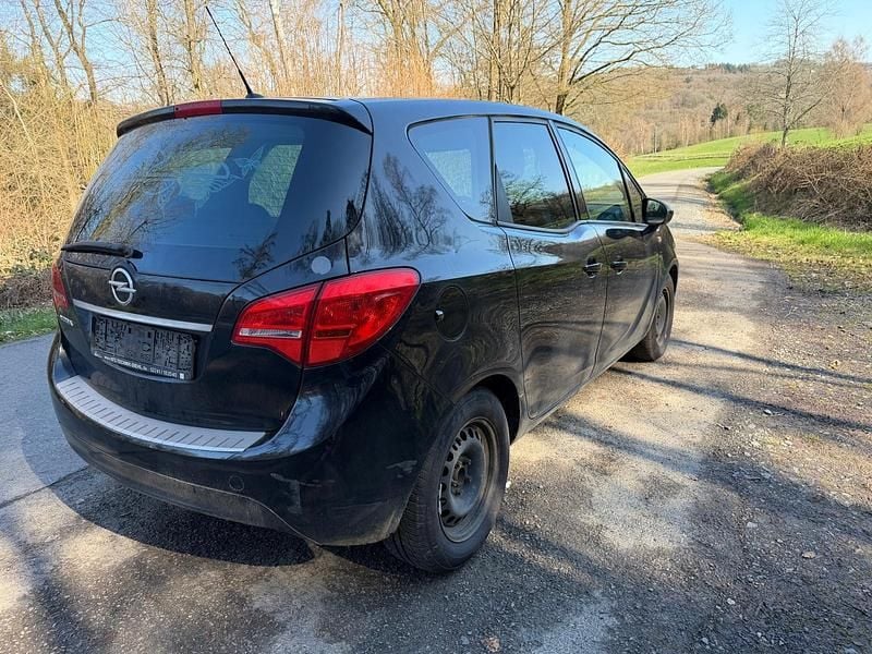 Second-hand Opel Meriva 110 CP (80 kW) 2011 Negru Monovolum