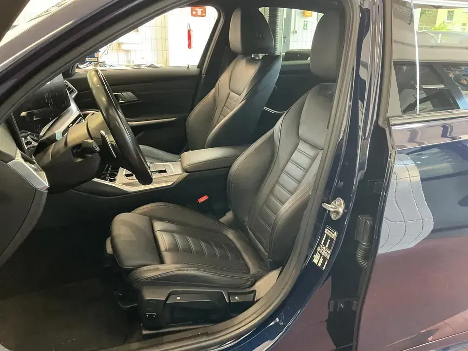 Gebraucht BMW 330 M Sport 245 PS (180 kW) 2023 Bmw individual transanitblau Limousine