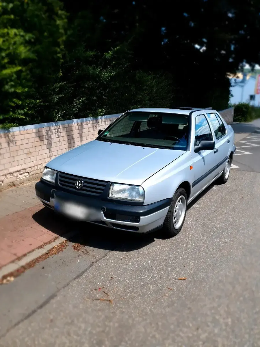 Second-hand VW Vento 75 CP (55 kW) 1995 Argintiu Berlinǎ