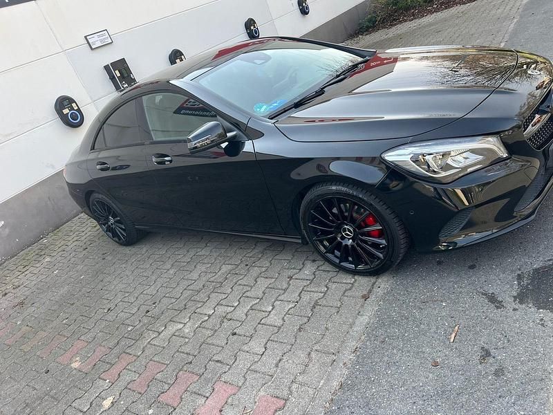 Second-hand Mercedes CLA180 2017 Negru Berlinǎ