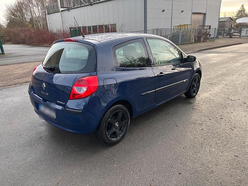 Gebraucht Renault Clio II 75 PS (55 kW) 2007 Blau Kleinwagen