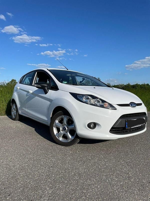 Gebraucht Ford Fiesta 82 PS (60 kW) 2009 Weiß Kleinwagen
