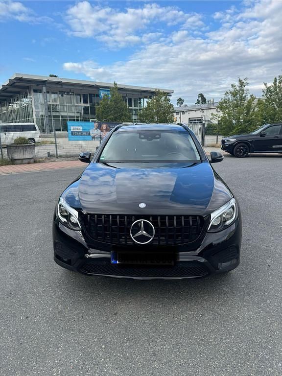 Schwarz Gebraucht 2016 Mercedes GLC220 Exclusive SUV | 27.500 € (Fairer Preis) - Bild 1/4