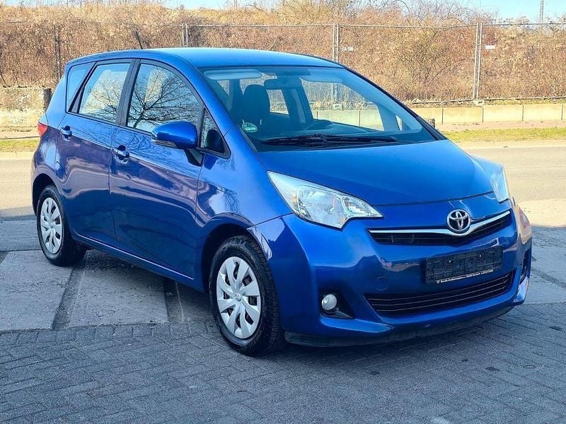 Gebraucht Toyota Verso-S Multidrive S 99 PS (72 kW) 2011 Blau Van / Kleinbus
