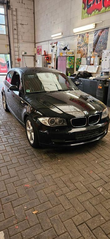 Schwarz Gebraucht 2007 BMW 118 Sport Line Kleinwagen | 2.500 € (Guter Preis) - Bild 1/4