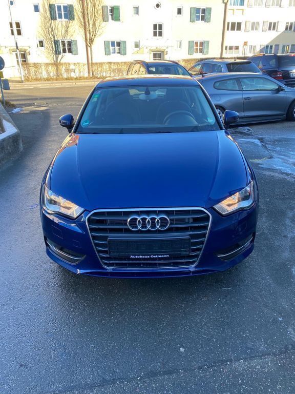 Scubablau metallic Gebraucht 2013 Audi A3 Sportback Attraction Limousine | 6.900 € (Guter Preis) - Bild 1/4