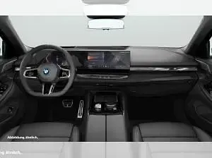 Gebraucht BMW 550 489 PS (359 kW) 2025 Weiß (alpinweiss iii) Kombi