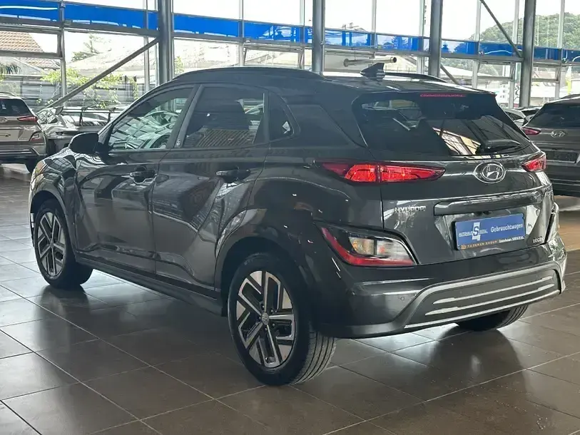 Gebraucht Hyundai Kona Edition 30+ 100 kW (136 PS) 2022 Schwarz SUV