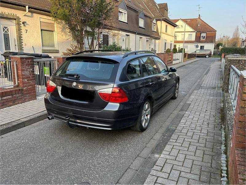 Gebraucht BMW 320 150 PS (110 kW) 2007 Grau Kombi