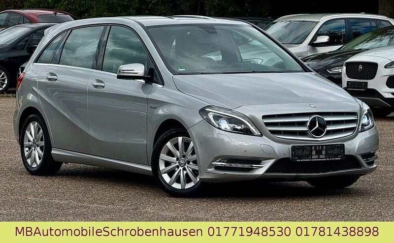 Silber Gebraucht 2012 Mercedes 200 Limousine | 9.999 € (Superpreis) - Bild 1/3