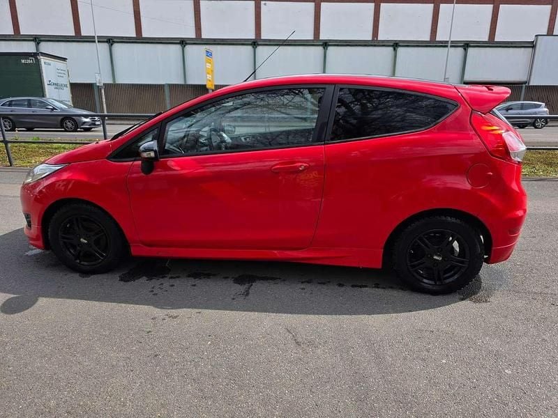 Gebraucht Ford Fiesta Sport 140 PS (102 kW) 2014 Rot Kleinwagen