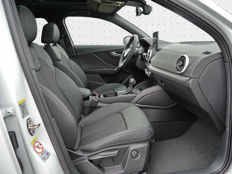 Neu Audi Q2 S-Line 150 PS (110 kW) 2025 Grau SUV