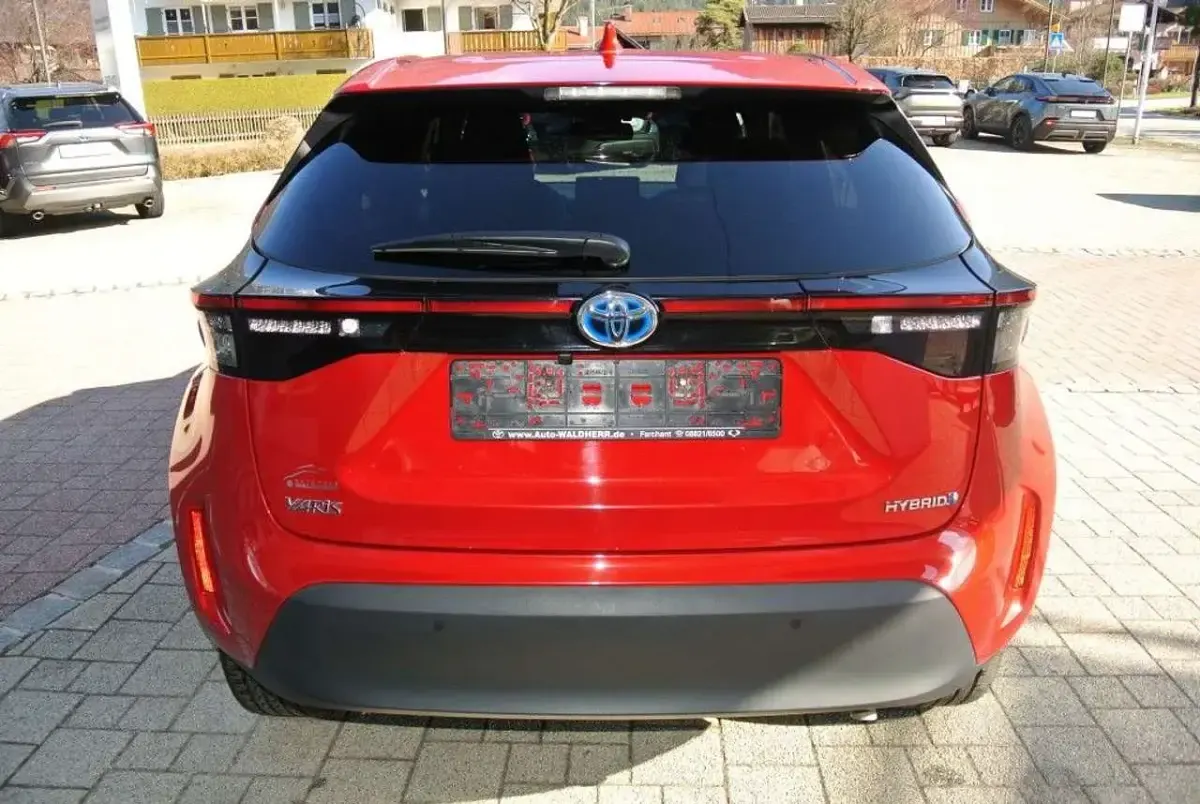 Gebraucht Toyota Yaris Cross Team 116 PS (85 kW) 2022 Karminarot metallic SUV