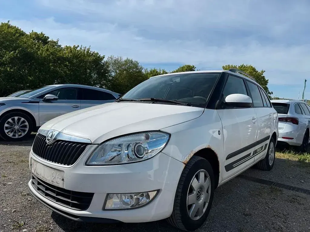 Second-hand Skoda Fabia 69 CP (50 kW) 2013 Alb Berlinǎ