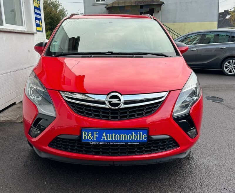 Rot Gebraucht 2015 Opel Zafira Tourer Edition Van / Kleinbus | 10.900 € (Etwas zu teuer) - Bild 1/4