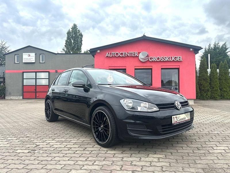 Schwarz Gebraucht 2015 VW Golf VII Trendline Limousine | 9.999 € (Fairer Preis) - Bild 1/4