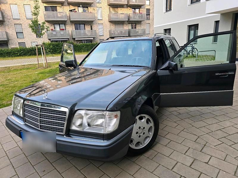 Schwarz Gebraucht 1995 Mercedes E280 Kombi | 14.200 € - Bild 1/4