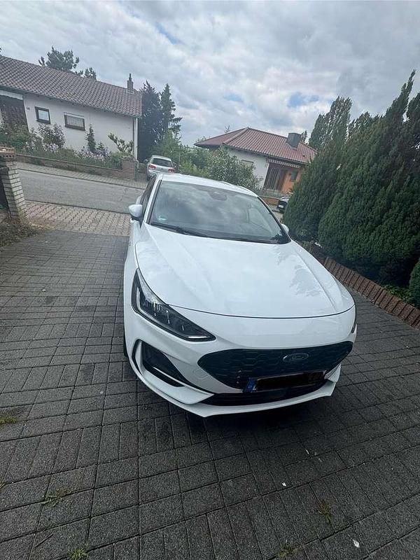 Gebraucht Ford Focus ST-Line 125 PS (91 kW) 2022 Weiß Kleinwagen
