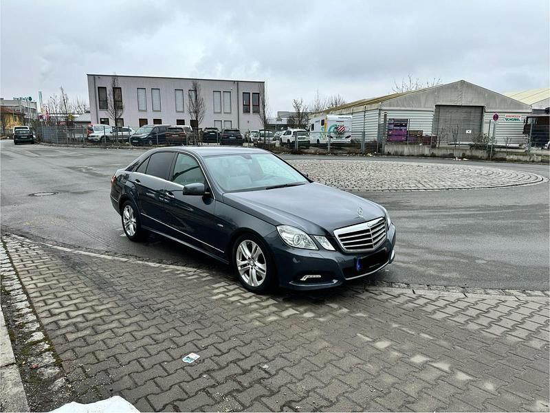 Gebraucht Mercedes E250 204 PS (150 kW) 2009 Grau Limousine
