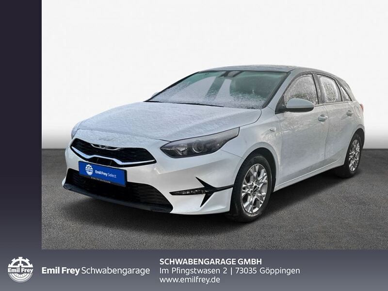 Weiß Gebraucht 2023 Kia Ceed Edition 7 Limousine | 18.390 € (Guter Preis) - Bild 1/4