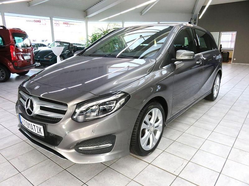 Grau Gebraucht 2016 Mercedes B200 Van / Kleinbus | 17.950 € (Fairer Preis) - Bild 1/4