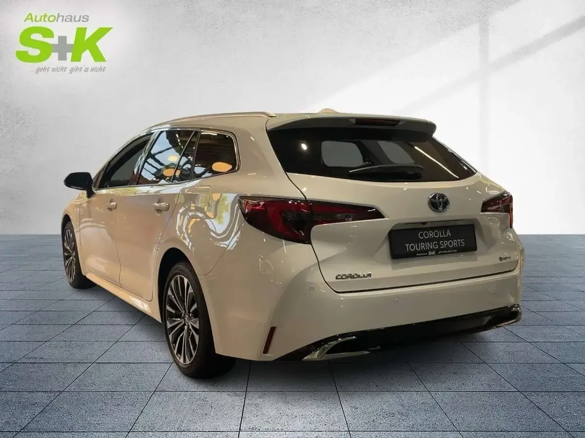 Neu Toyota Corolla 141 PS (103 kW) 2026 Weiß Kombi