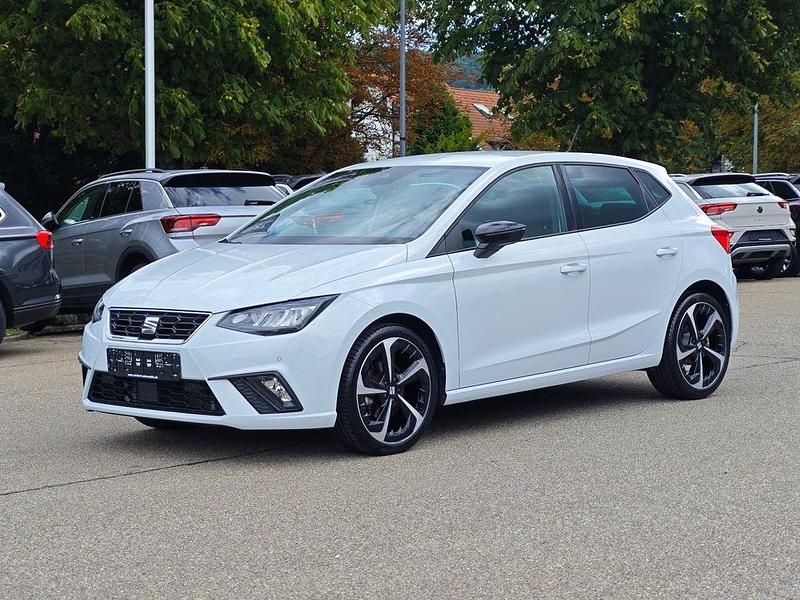 Weiß Gebraucht 2023 Seat Ibiza FR Limousine | 20.490 € (Fairer Preis) - Bild 1/4