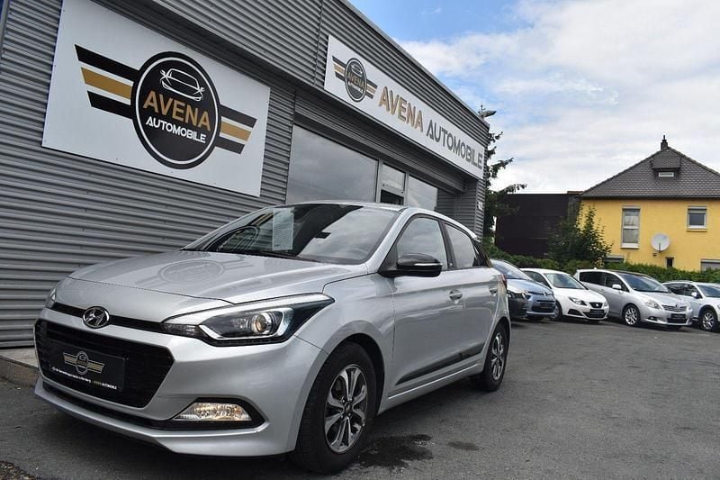 Silber Gebraucht 2018 Hyundai i20 Style Kleinwagen | 9.900 € (Fairer Preis) - Bild 1/4