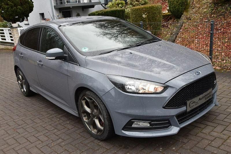 Gebraucht Ford Focus ST 250 PS (183 kW) 2015 Grau Limousine