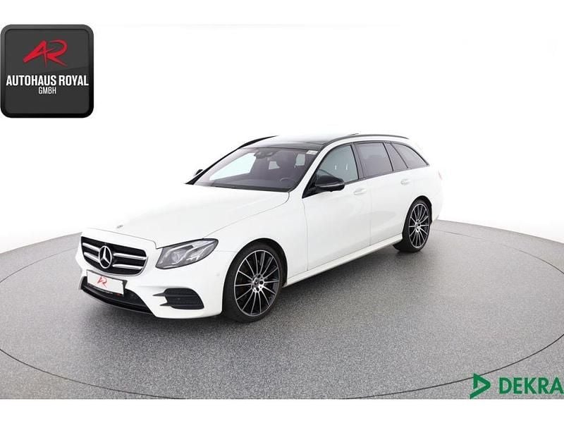 Polarweiss Gebraucht 2018 Mercedes E250 AMG Kombi | 31.880 € - Bild 1/4