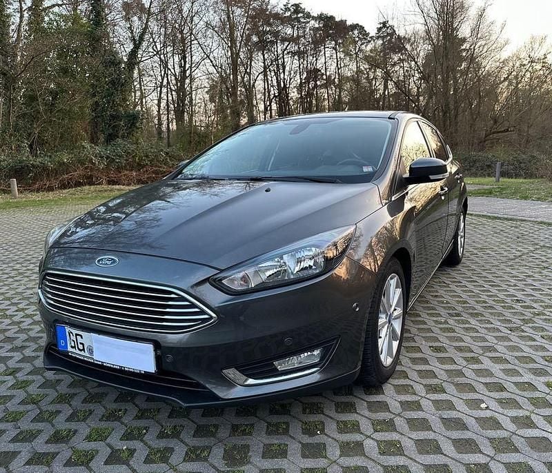 Gebraucht Ford Focus Titanium 101 PS (74 kW) 2015 Grau Limousine