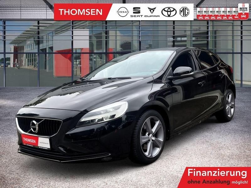Schwarz metallic Gebraucht 2018 Volvo V40 Momentum Kombi | 15.985 € (Fairer Preis) - Bild 1/4