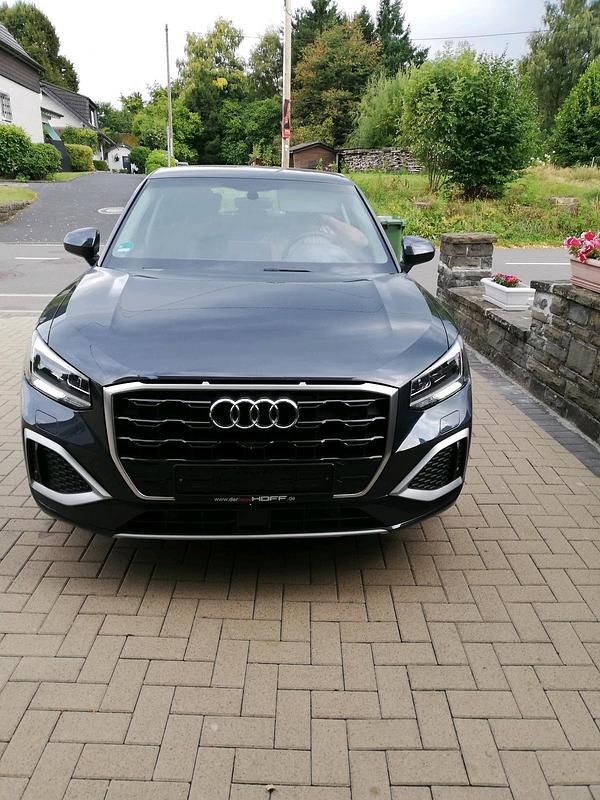 Grau Gebraucht 2021 Audi Q2 SUV | 24.500 € (Fairer Preis) - Bild 1/4