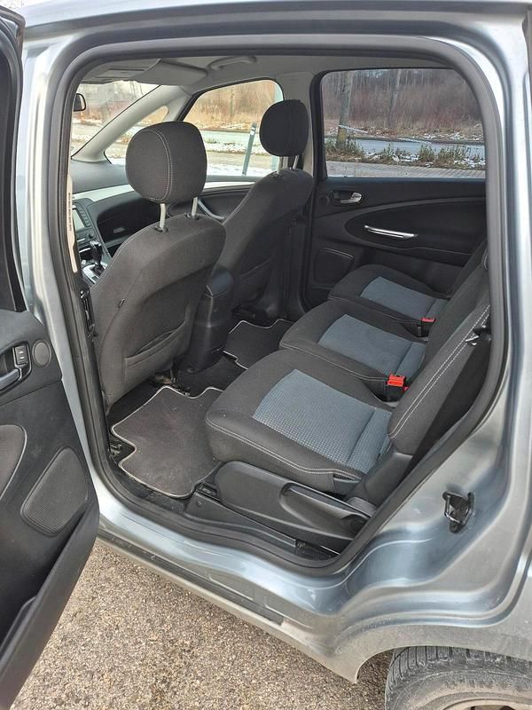 Gebraucht Ford S-MAX Titanium 136 PS (100 kW) 2012 Silber Van / Kleinbus