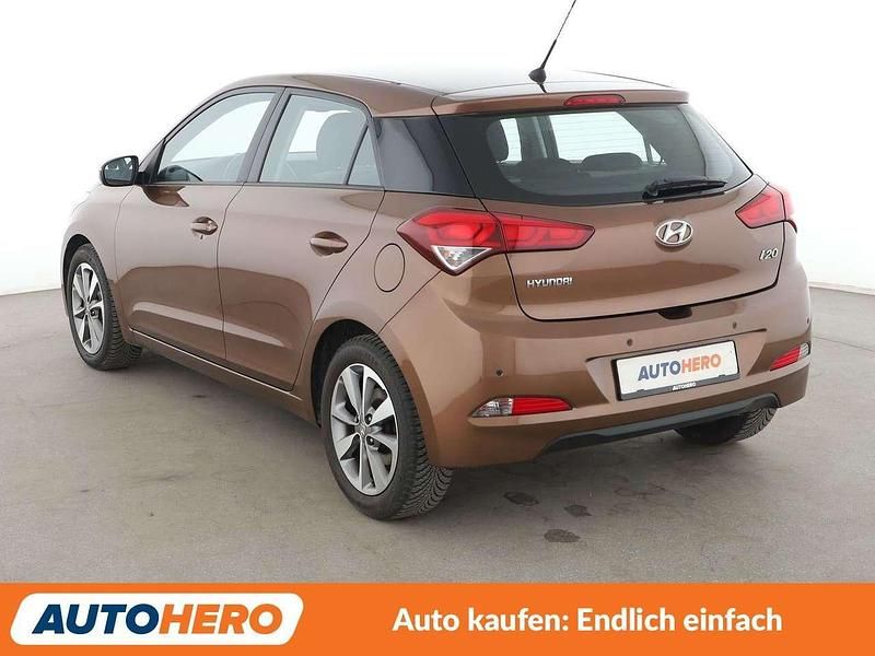 Gebraucht Hyundai i20 Intro Edition 84 PS (61 kW) 2015 Braun Limousine