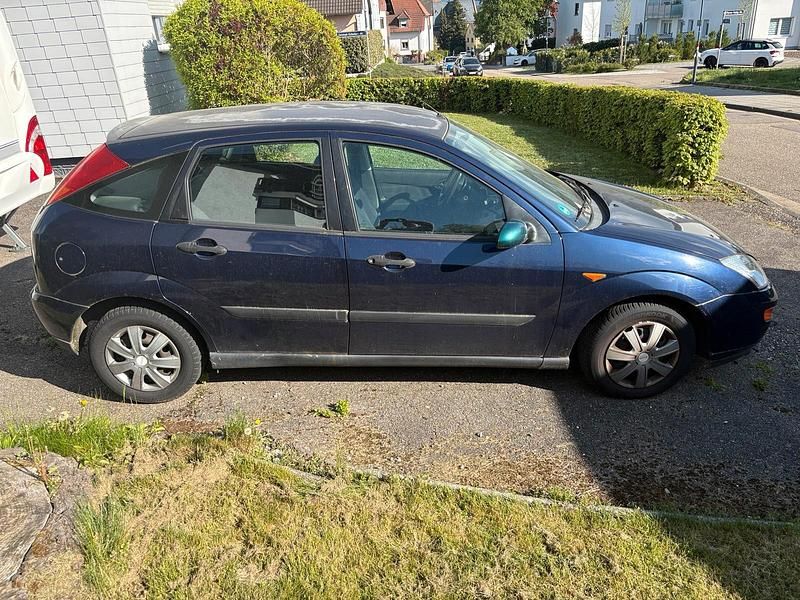 Usado Ford Focus 100 HP (73 kW) 2000 Azul Citadino