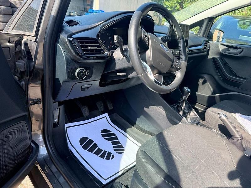 Gebraucht Ford Fiesta 75 PS (55 kW) 2020 Grau Kleinwagen