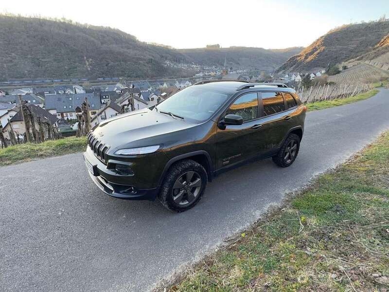 Grün Gebraucht 2017 Jeep Cherokee SUV | 19.900 € (Fairer Preis) - Bild 1/4