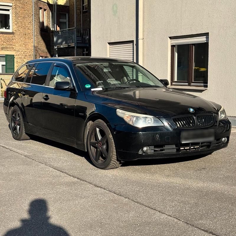Gebraucht BMW 523 177 PS (130 kW) 2006 Schwarz Kombi