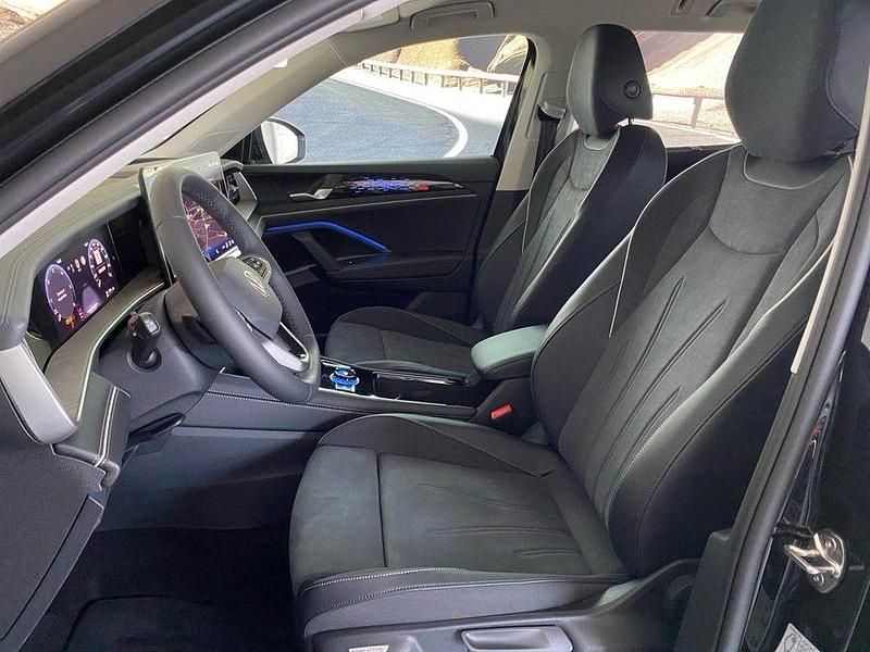 Gebraucht VW Tayron Elegance 193 PS (141 kW) 2025 Grenadillschwarz metallic SUV